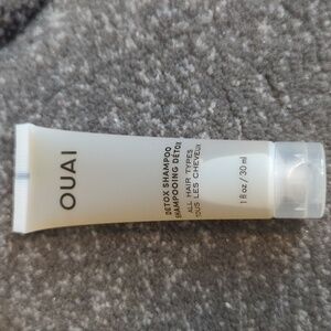 ⭐️ 5/ $25 OUAI very Mini 30 ml Detox Shampoo travel size brand new